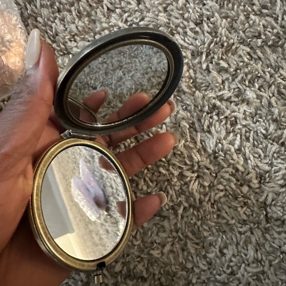 VINTAGE HARDWARE COMPACT MIRROR - Picture 5 of 7